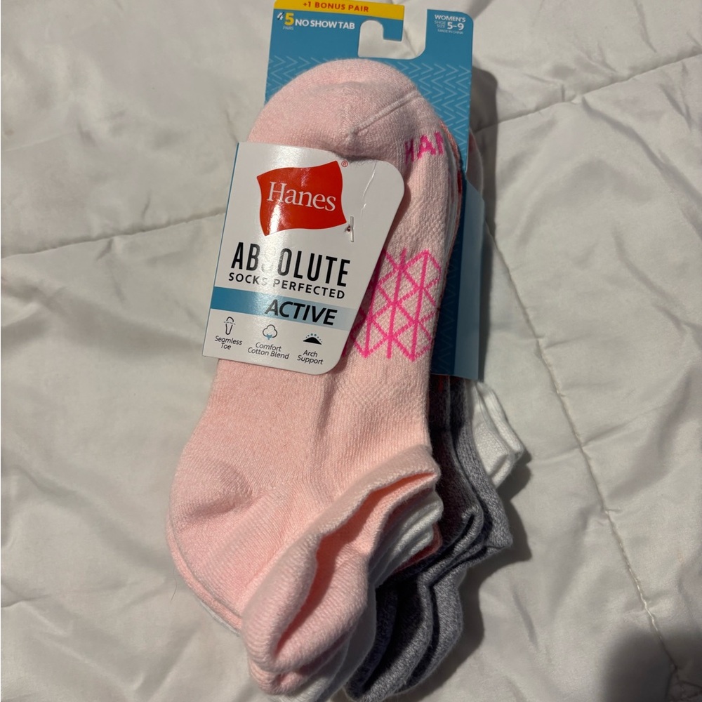 New- Lot of 1 packs of 5 pair - Hanes Women's Absolute Active No Show Scks 5-9